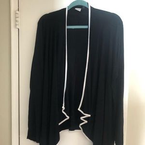 Like new! Draped black and white 3X cardigan